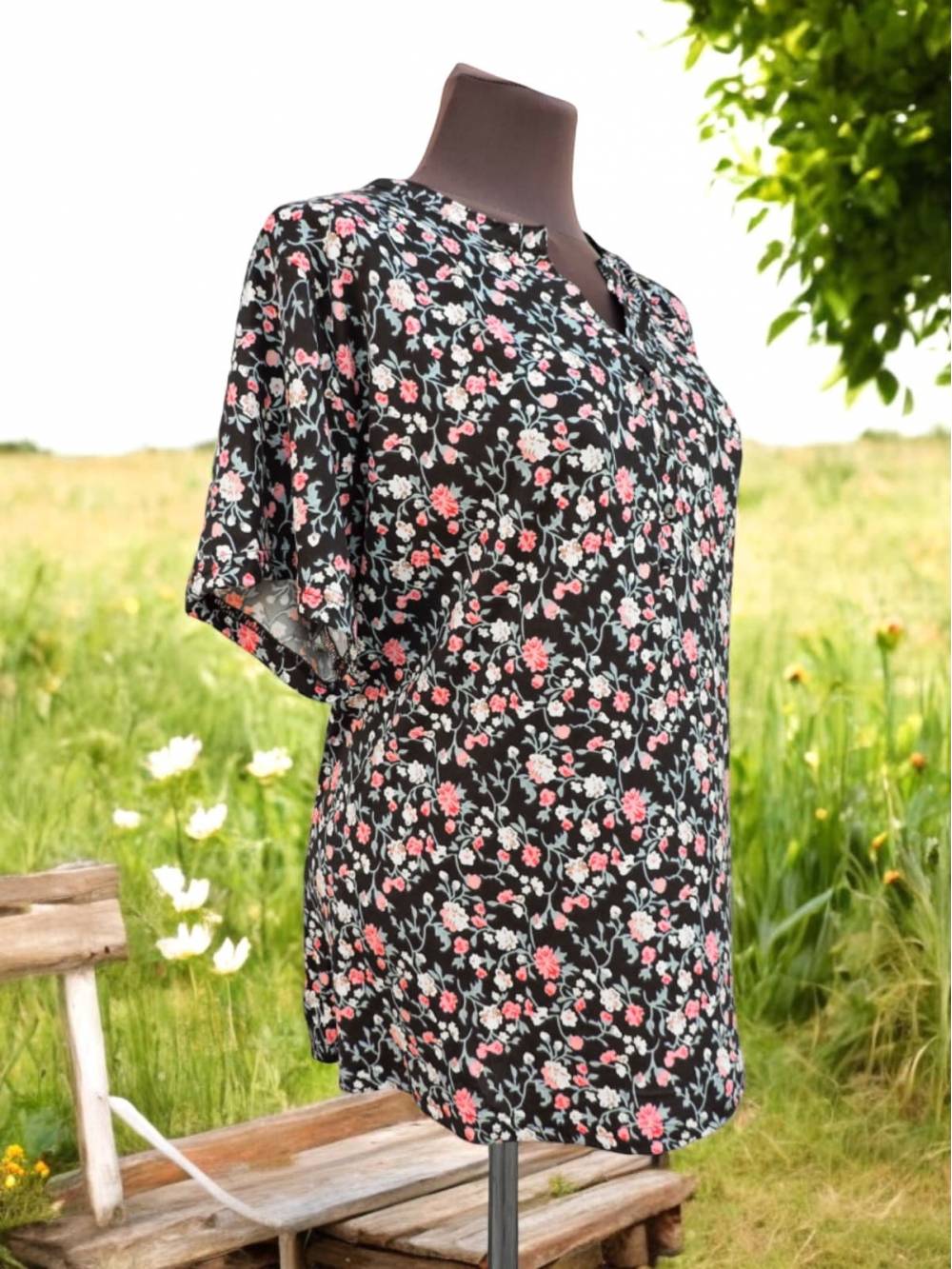 Жіноча блуза "Flowers" чорна