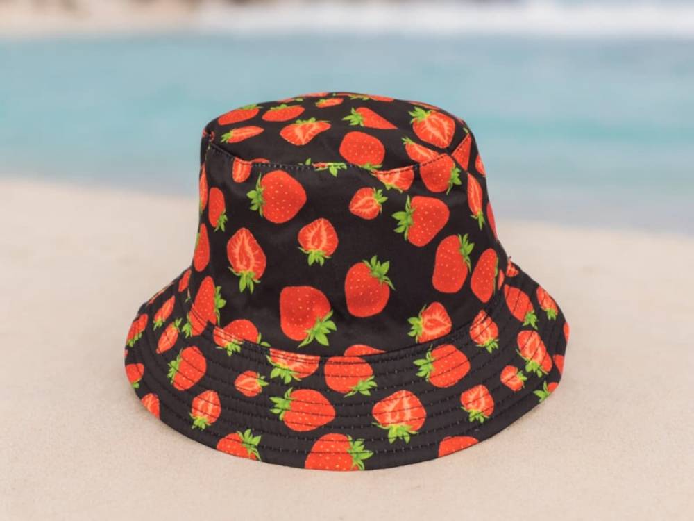Двостороння панамка "Strawberry" чорна
