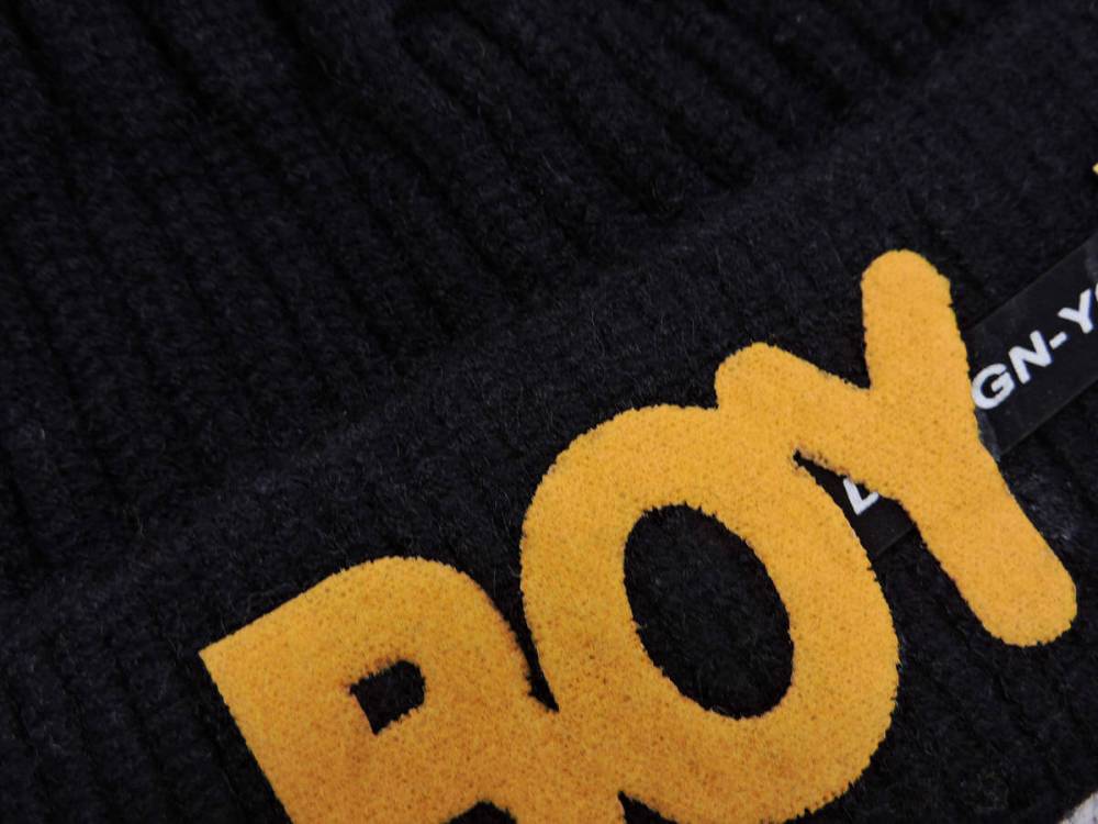 Дитяча шапка "BOY" чорна