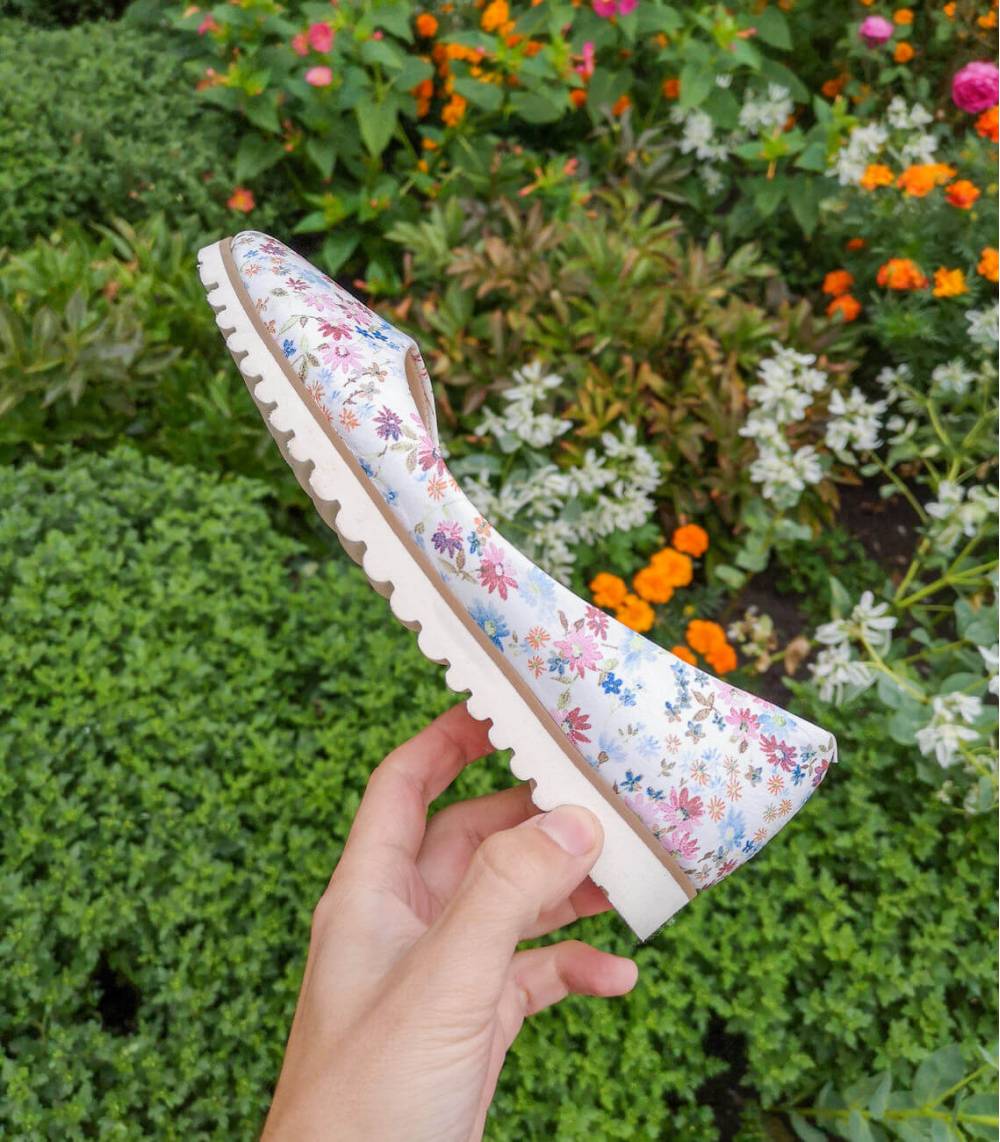 Жіночі балетки "Flowers" білі