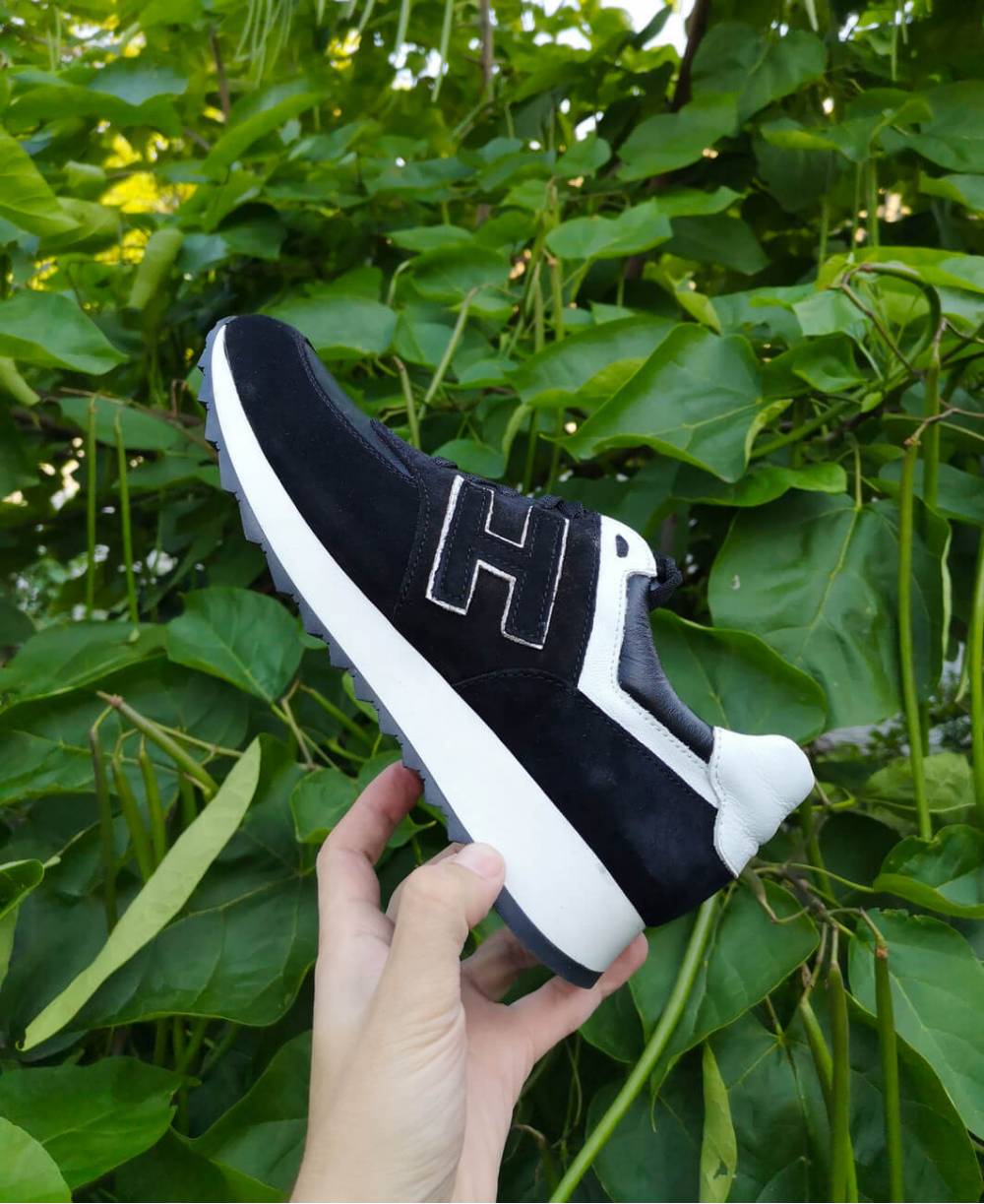 Шкіряні кросівки "H". Чорний.