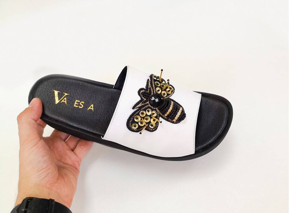 Шльопанці на платформі "Bee". Білі.