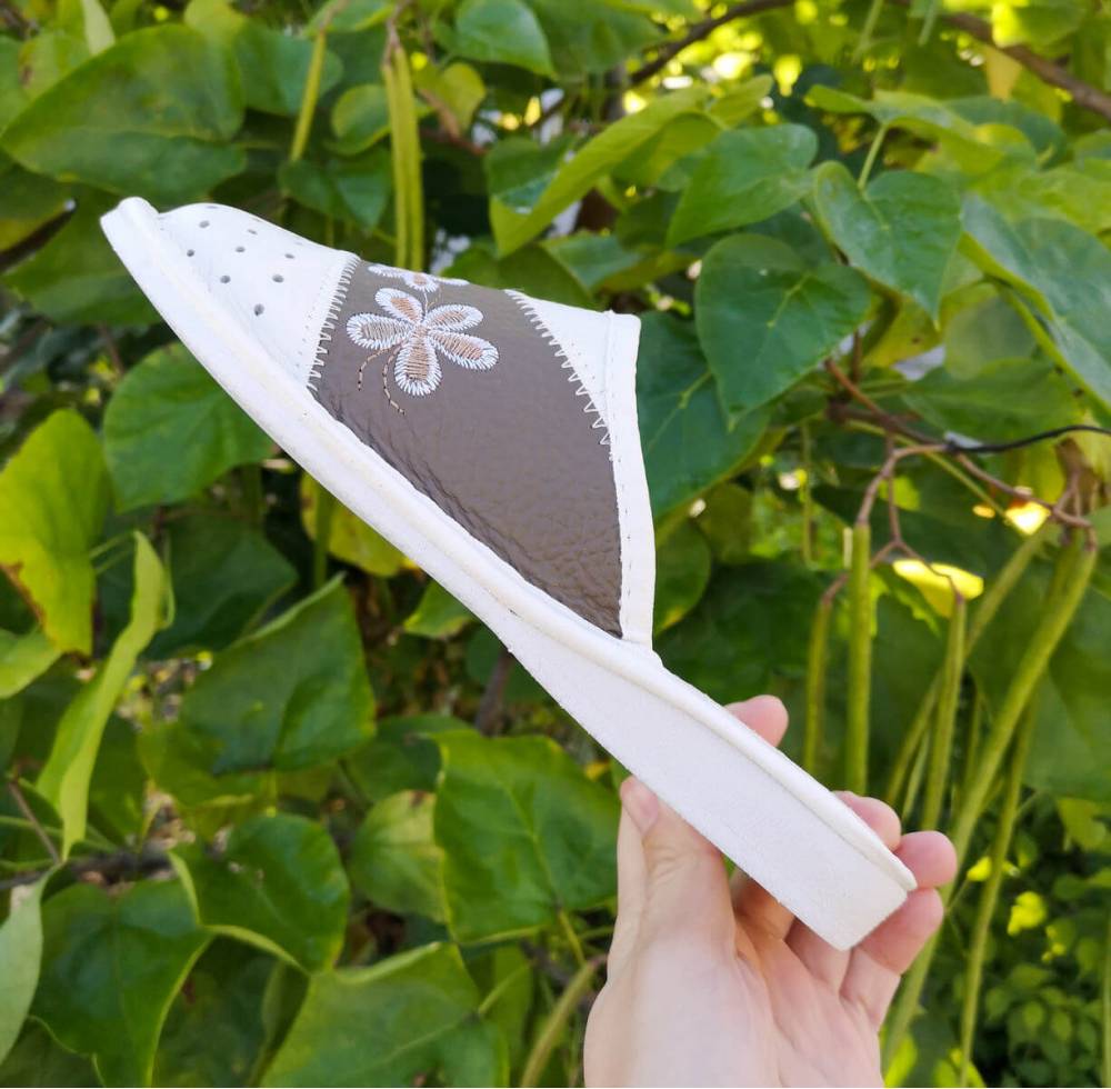 Шкіряні капці "Flower Light" коричневі