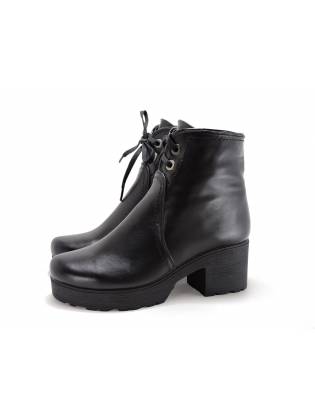 Ботинки на каблуке 34-35. Черные.